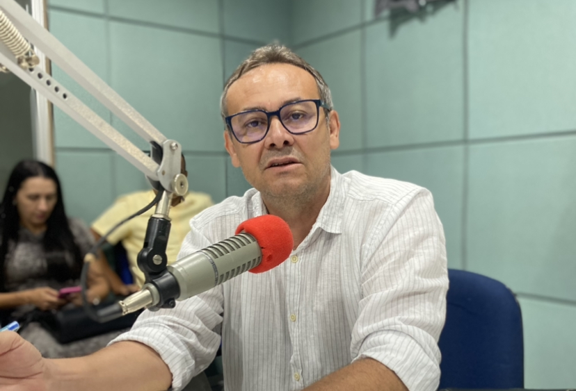  Sobre investimento em obras, prefeito de Santa Helena fica nervoso e não consegue responder pergunta de radialista 