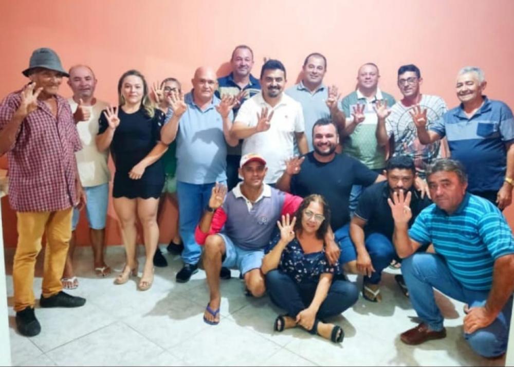 Padre Gilberto se reúne com mais de 10 pré-candidatos a vereador pela oposição, em Monte Horebe