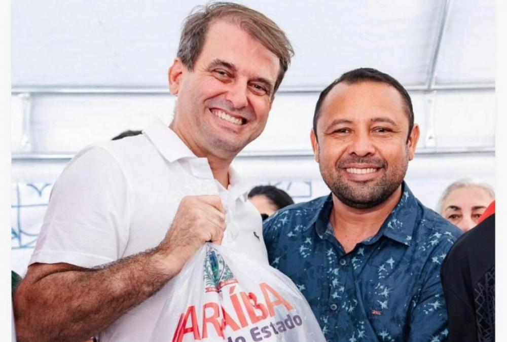 Mylano ao lado do prefeito, Bal Lins (Foto: Divulgação) 