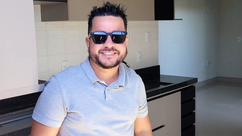 Além de cantar, Gustavo também trabalhava como corretor de imóveis