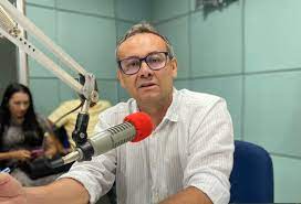 Prefeito João Cléber será notoificado para explicar possíveis irregularidaes na educão 