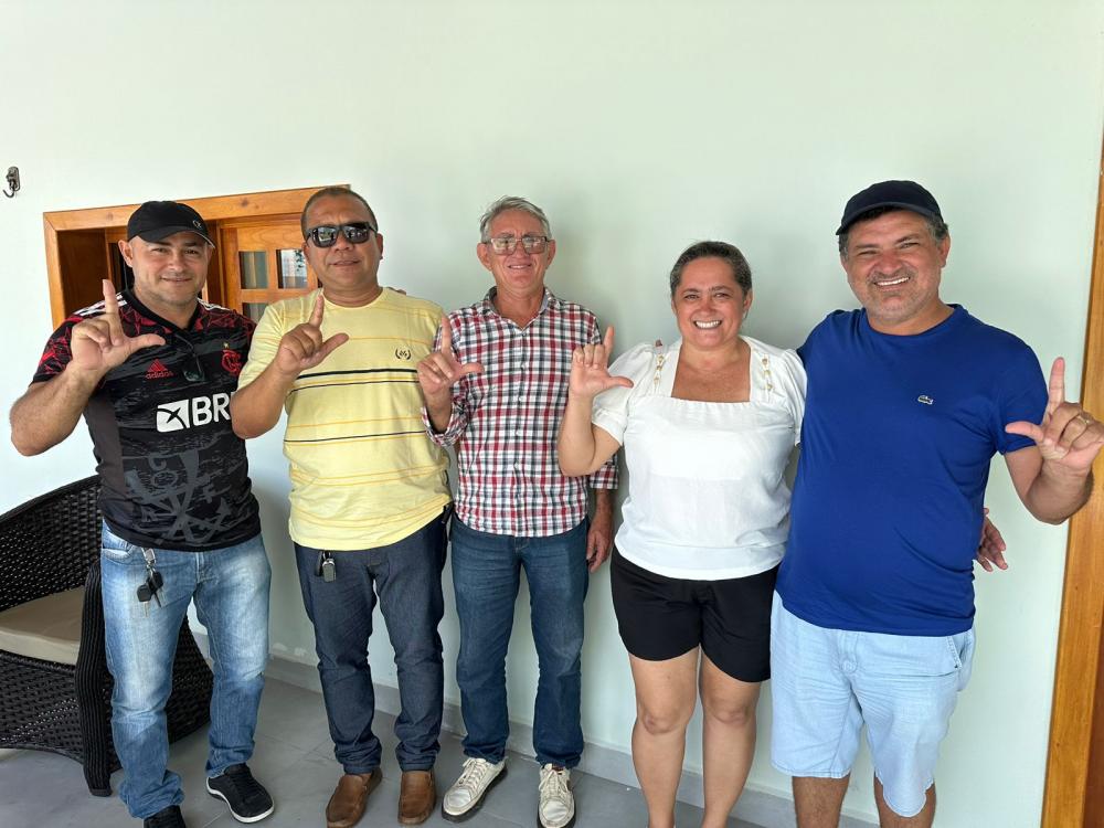 Prefeito Luiz Claudino abona ficha de filiação ao PSB de mais uma pré-candidata a vereadora 