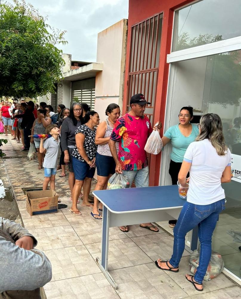 Prefeitura de Bernardino Batista distribui mais de 700 cestas básicas para pessoas carentes, nesta Semana Santa.