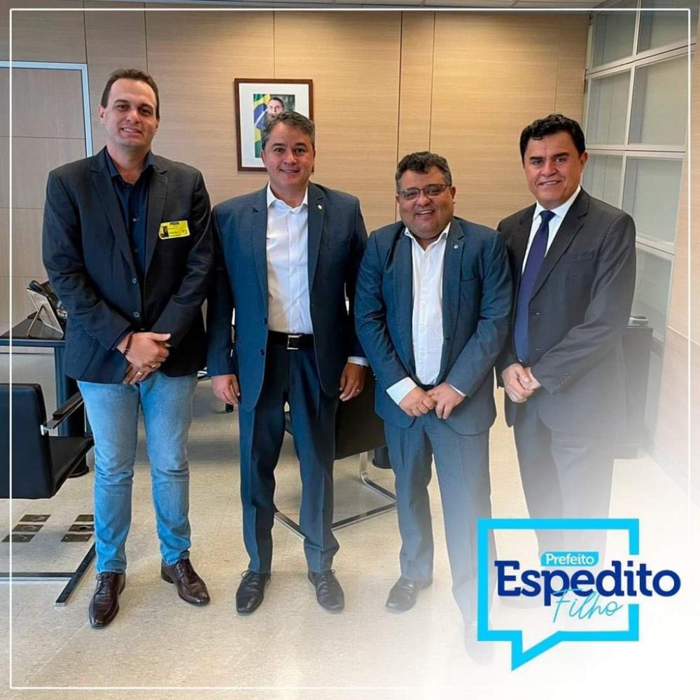 Prefeito Espedito Filho na secretaria de recursos hídricos em Brasília 