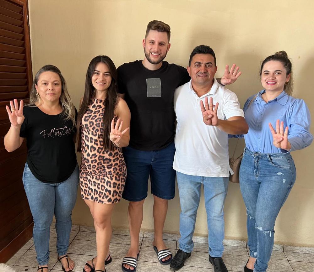 Mais adesão: prima da primeira dama de Monte Horebe adere à pré-campanha de Padre Gilberto