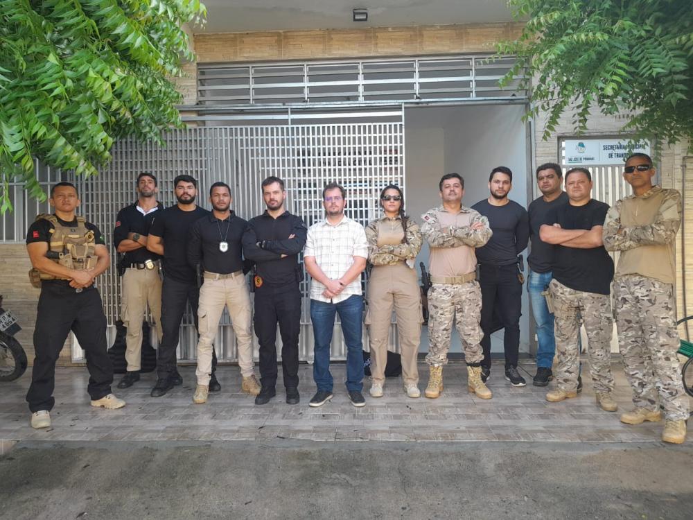 Equipe de agentes da PC em São José de Piranhas 