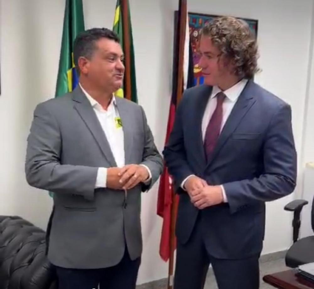 Luiz Claudino durante audiência com veneziano, em Brasília (Foto: Assessoria) 