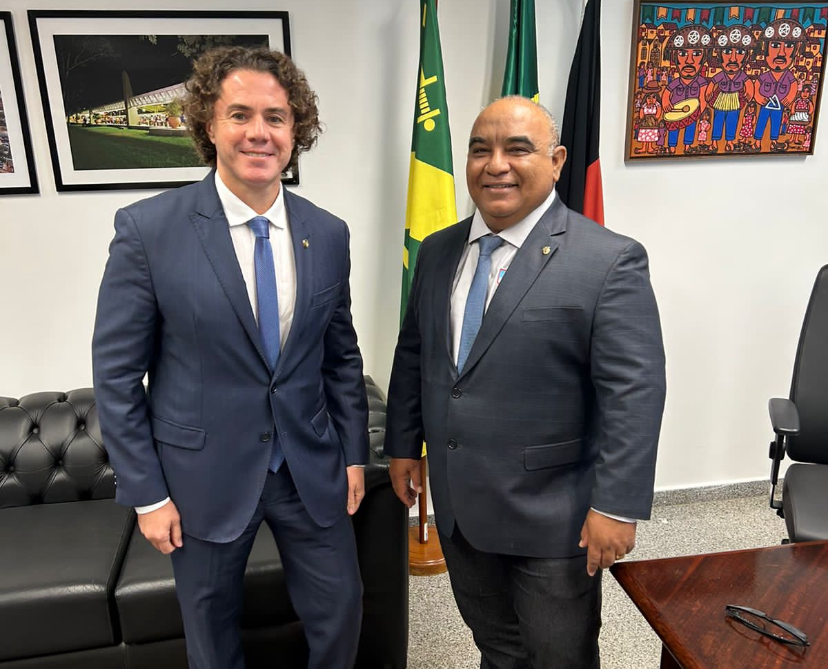 Veneziano e prefeitos aliados tenta pegar carona na distribuição de moradias do ‘Minha Casa Minha Vida’ e são desmentidos 