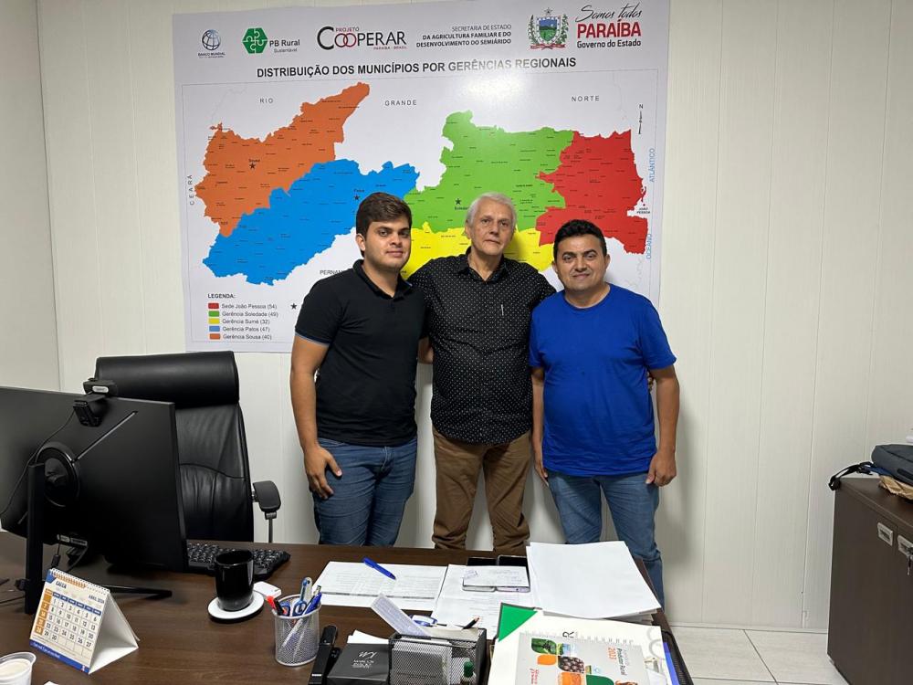 Padre Gilberto durante reunião no projeto Cooperar em João Pessoa (Foto: Assessoria) 