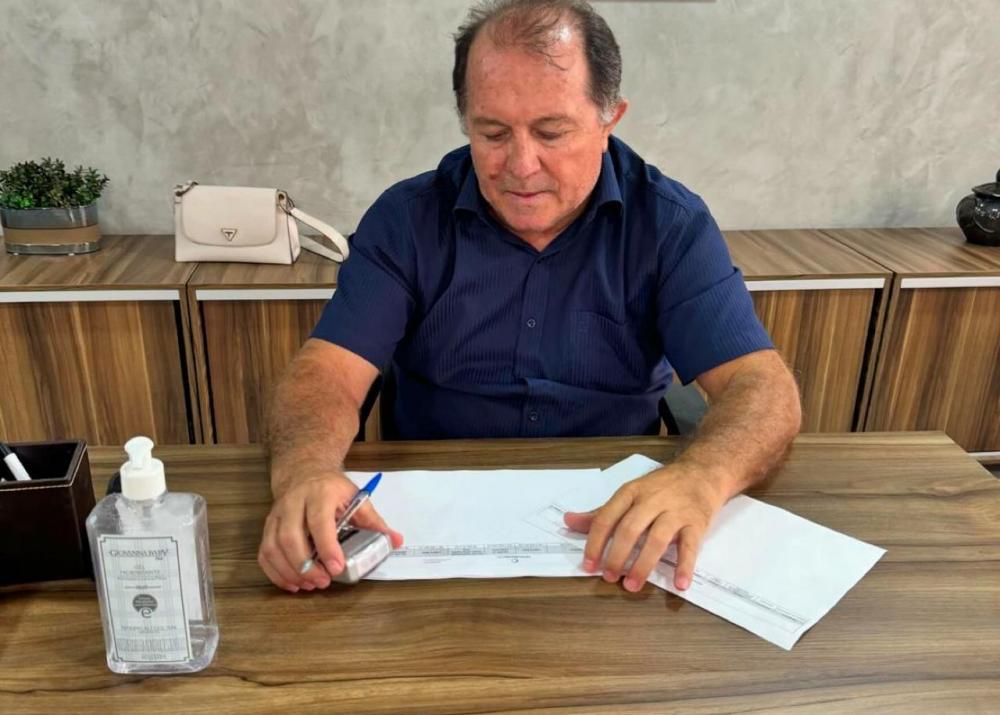 Ceninha Lucena acompanha projetos em andamento para Bonito de Santa Fé