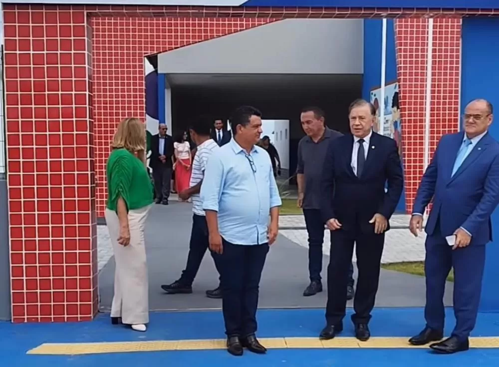 Prefeito Luiz Claudino acompanhado do Presidente do Tribunal de Justiça do Estado da Paraíba.