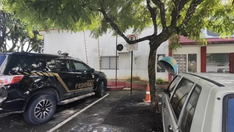 Estão sendo cumpridos 18 mandados judiciais, sendo sete de prisão preventiva e 11 de busca e apreensão