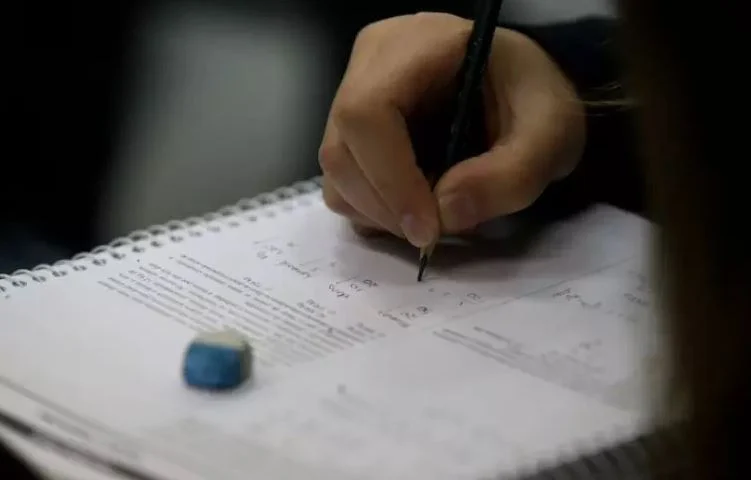 O motivo do adiamento seria as fortes chuvas que deixaram todo o estado do Rio Grande do Sul 