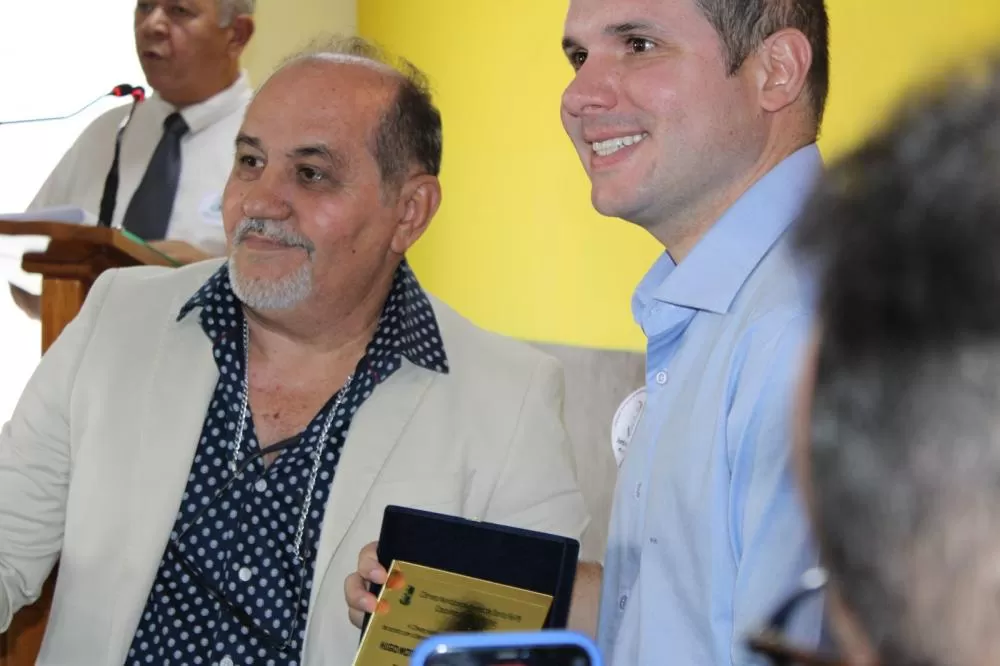 Por meio de propositura do presidente da Câmara, José Soares, deputado Hugo Motta recebe título de cidadão bonitense