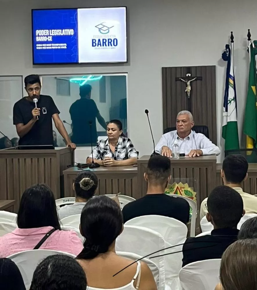 No total 110 jovens estão inscritos nos cursos de INOVAÇÃO E LIDERANÇA (30h) e INTRODUÇÃO AO CANVA (20h)