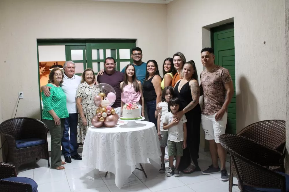 Maria Sofia comemora 16 anos em família, no distrito de Melancias 