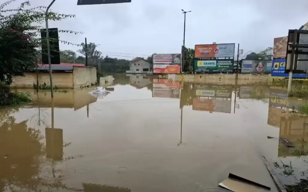 Enchente atingiu o município de Rio do Sul, no Vale do Itajaí, em Santa Catarina (Foto: Divulgação/Defesa Civil de SC)