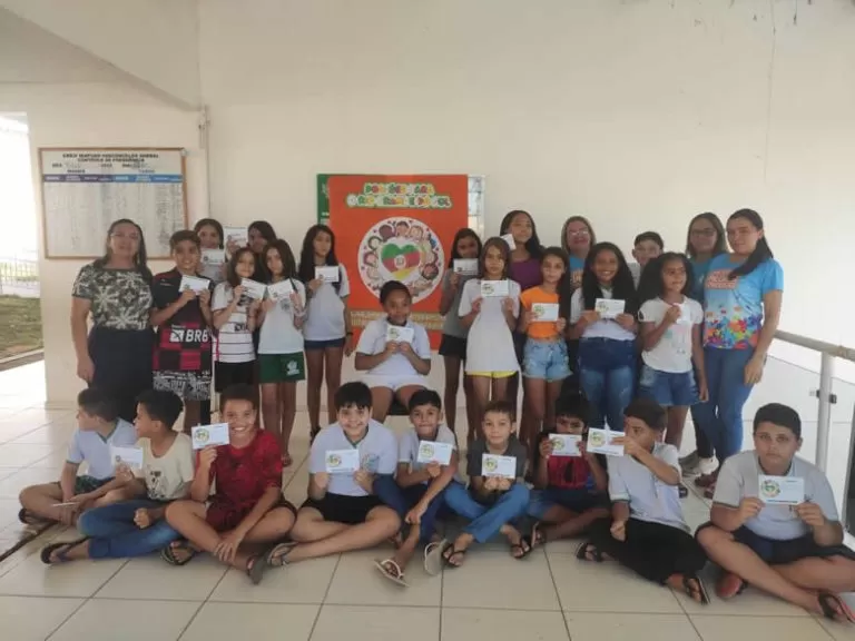 Alunos da EMEIF Irapuan Sobral realizam projeto em prol das vítimas do Rio Grande do Sul.