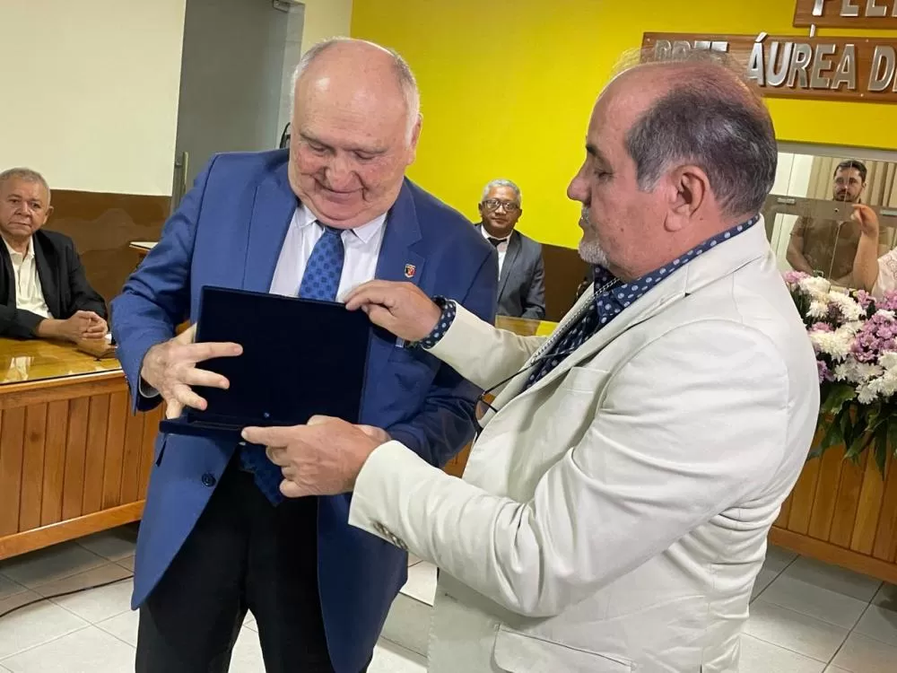 Entrega do título de cidadão/Reprodução: Redes sociais