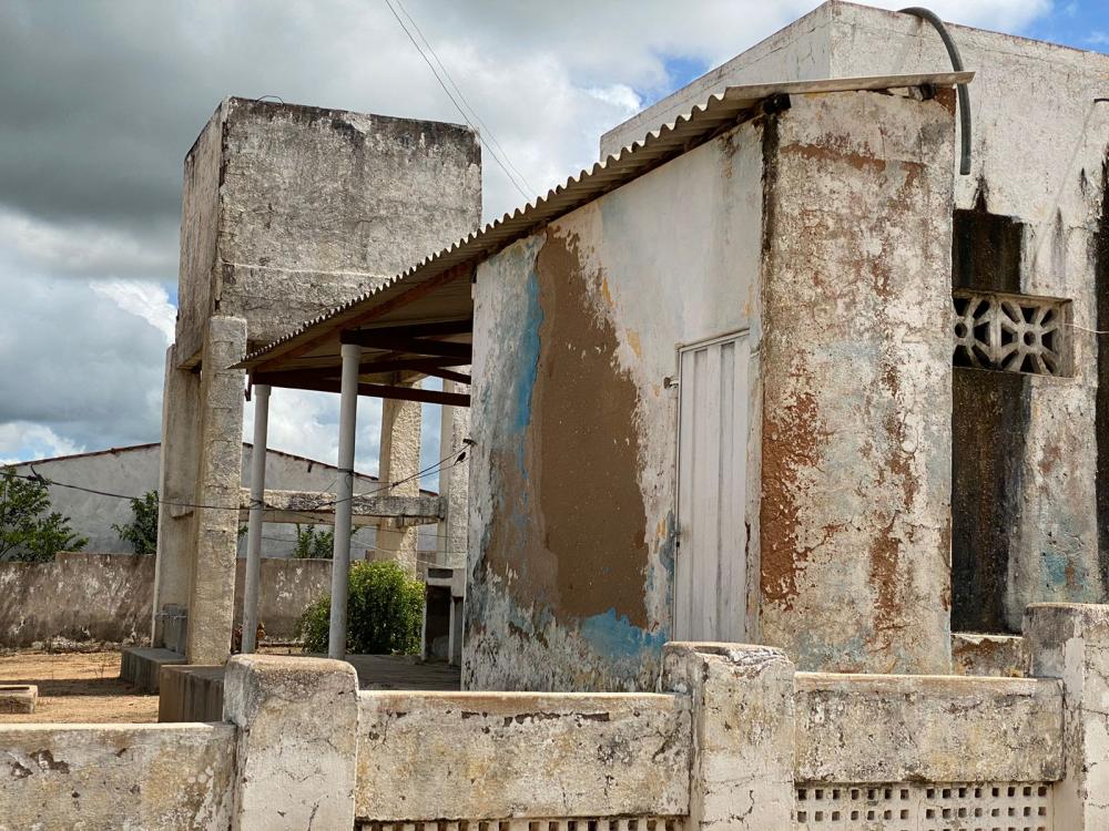 Lavanderia abandonada pela prefeitura de São João do Rio do Peixe 