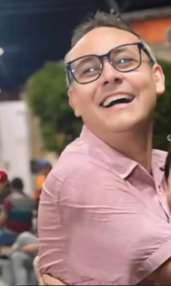 Ele tropeçou na gramática portuguesa quando em vez de pronunciar a palavra ARRECADAÇÃO [ato de recolher] ele falou o nome ”ARRECARDAÇÃO”