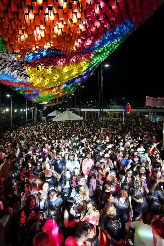 Multidão comparece a festa de São João, em São José de Piranhas-PB