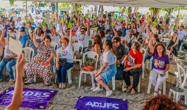 Foram 107 votos a favor da saída, 58 pela continuidade e sete abstenções Foto: Divulgação/ADUFC