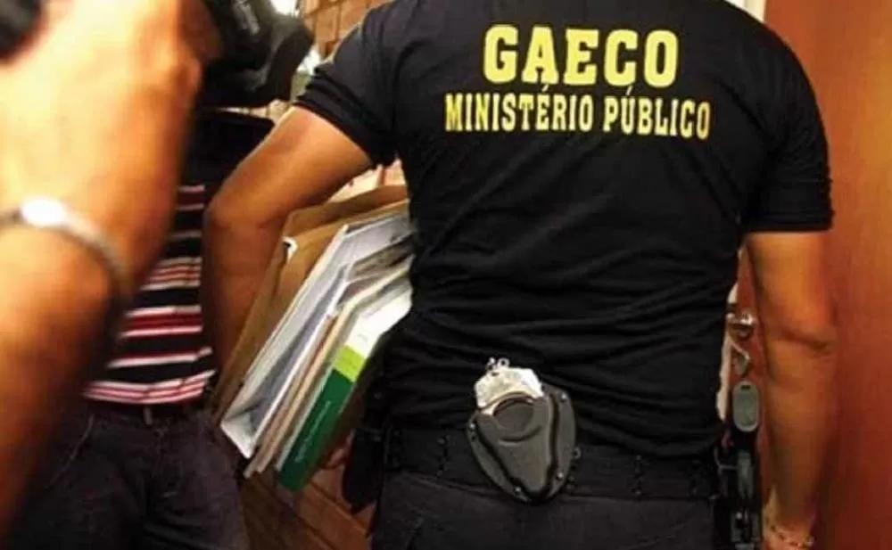 De acordo com as investigações realizadas até o momento, foram identificadas empresas fantasmas constituídas em nome de interpostas pessoas,