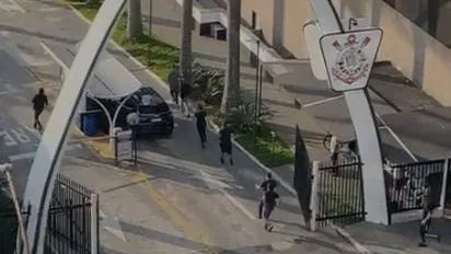 Sede do Parque São Jorge foi alvo de protesto de torcedores / Reprodução/Redes Sociais
