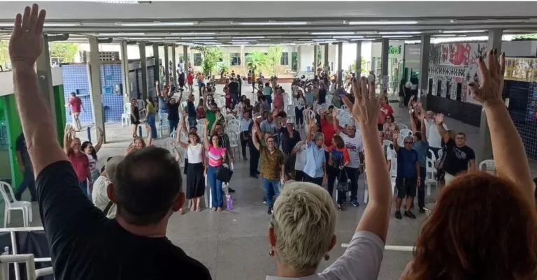 Servidores técnico-administrativos da UFPB aprovam fim da greve