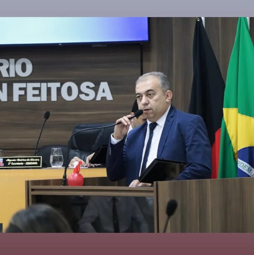 Vereador Alisson Américo durante sessão na Câmara Municipal de Caajazeira (Foto: assessoria). 