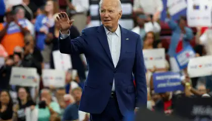 Aumentam apelos democratas para Biden encerrar campanha, mas ele promete seguir