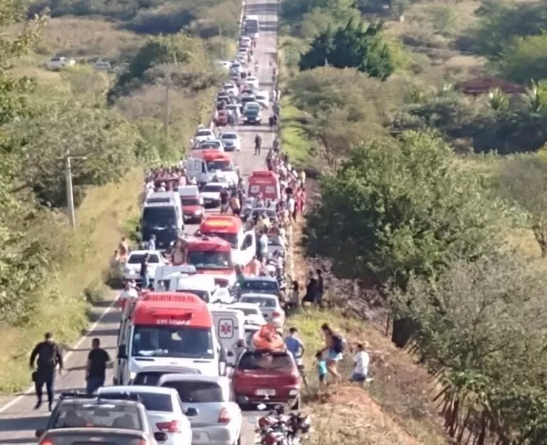 Acidente aconteceu neste domingo (Foto: Reprodução/Blog Jordan Bezerra)