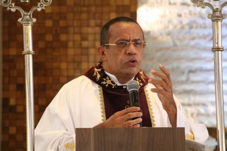 Padre Egídio é denunciado por estelionato contra médica de 76 anos; golpe pode superar R$ 530 mil