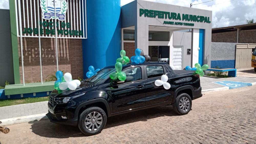 Prefeitura de Poço de José de Moura adquire veículo novo