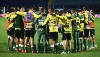 Jogadores do America na Ressacada (Felipe Soares / América)