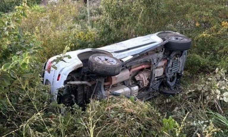 Prefeito de São Bento sofre acidente e carro capota