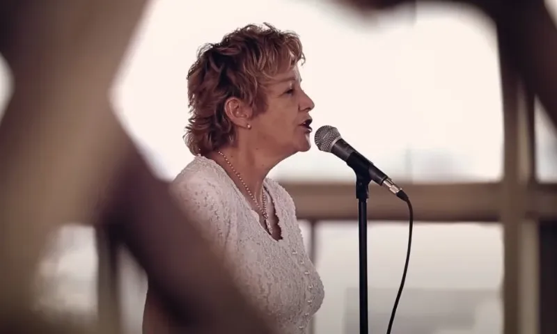 Morre Diana, a ‘cantora apaixonada do Brasil’, aos 76 anos