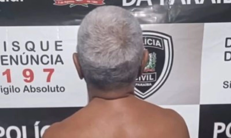 Idoso preso pela Polícia Civil, suspeito de comete estupro de vulnerável contra um menor de idade (Foto: Assessoria/Repórter PB)