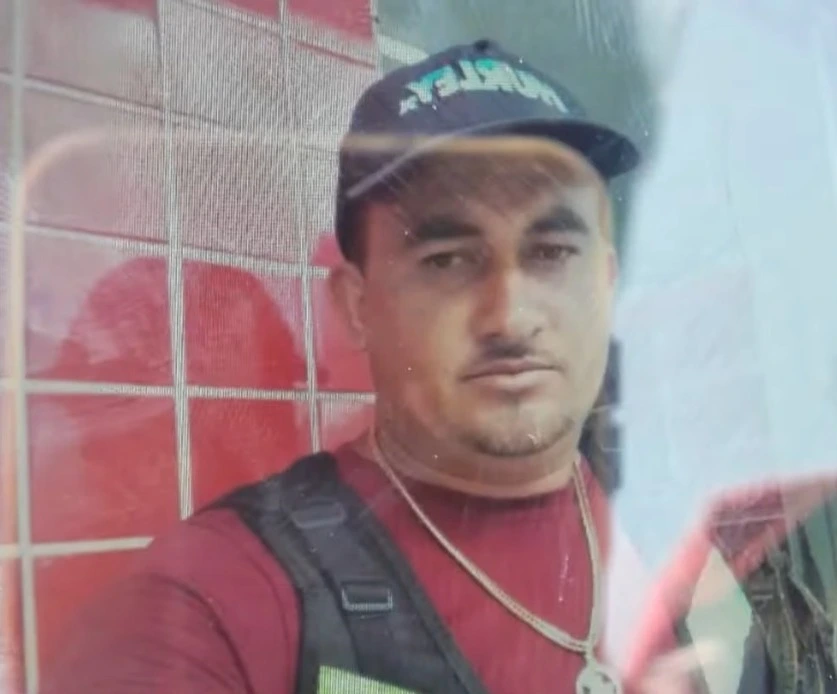 O mototaxista Adailton Borges dos Santos não resistiu aos ferimentos e morreu (Foto: Reprodução)