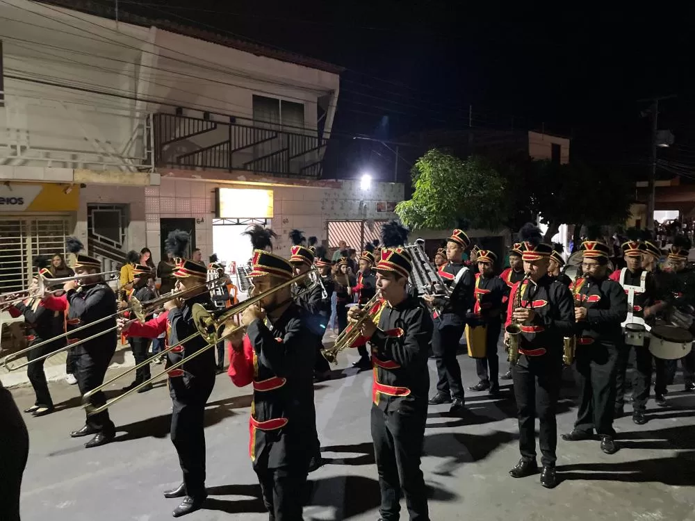 Desfile cívico emociona público de Bernardino Batista ao rememorar os 30 anos de emancipação política