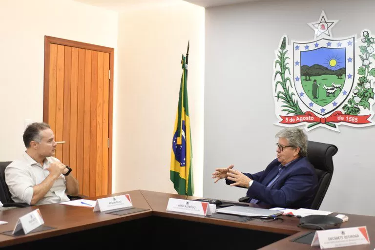 João Azevêdo destaca investimentos de mais de R$ 3 bilhões em mobilidade urbana durante reunião com ministro Renan Filho
