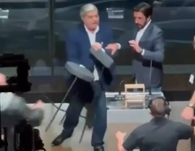 Datena ataca Marçal com cadeira durante debate na TV Cultura