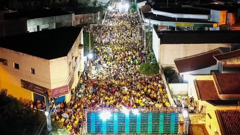 Em grande concentração, Dr. Pablo e Nil Mendes arrastam multidão em mais um comício