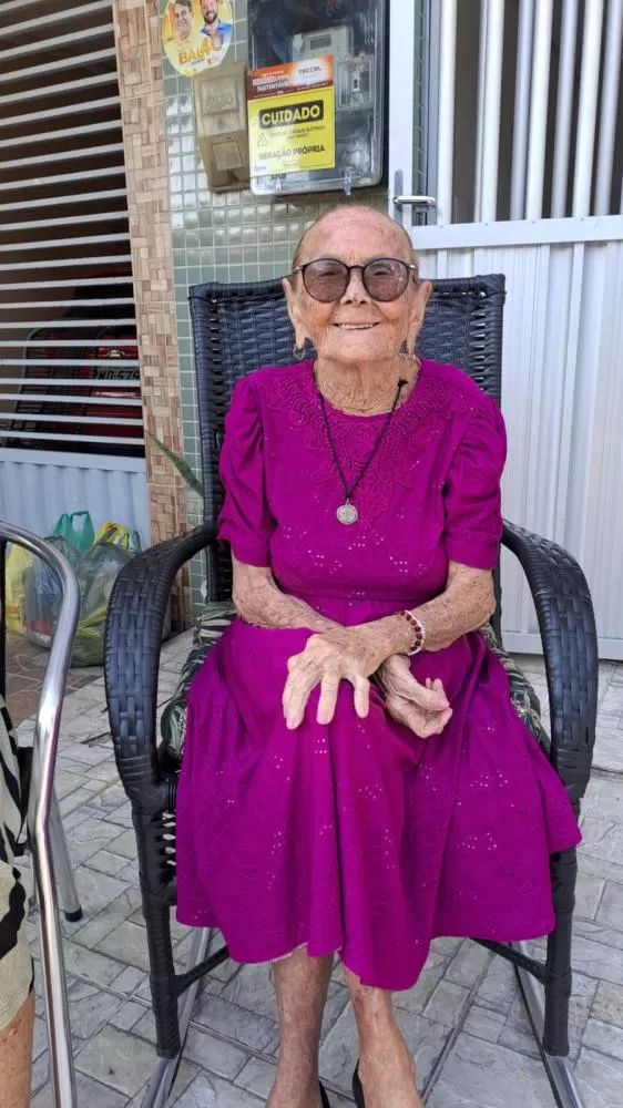 Familiares e amigos comemoram aniversário de 101 anos de dona Santú, em São José de Piranhas