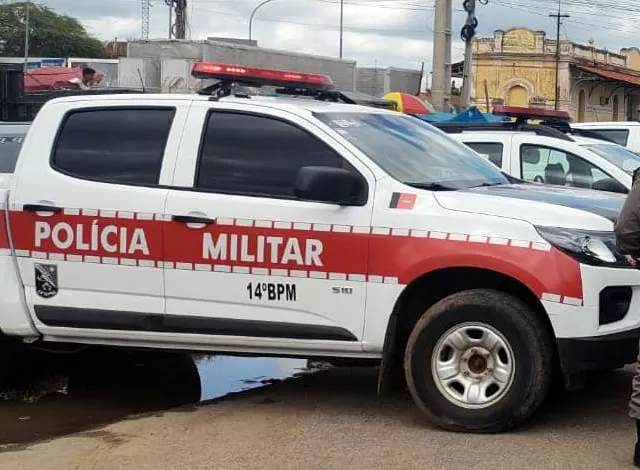 Mulher é agredida pelo seu próprio pai com socos e vassouradas (Foto: Reprodução)