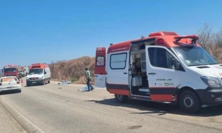 Imagem do acidente com vítimas fatais, na PB 325, zona rural de Catolé do Rocha (Foto: Redes sociais)