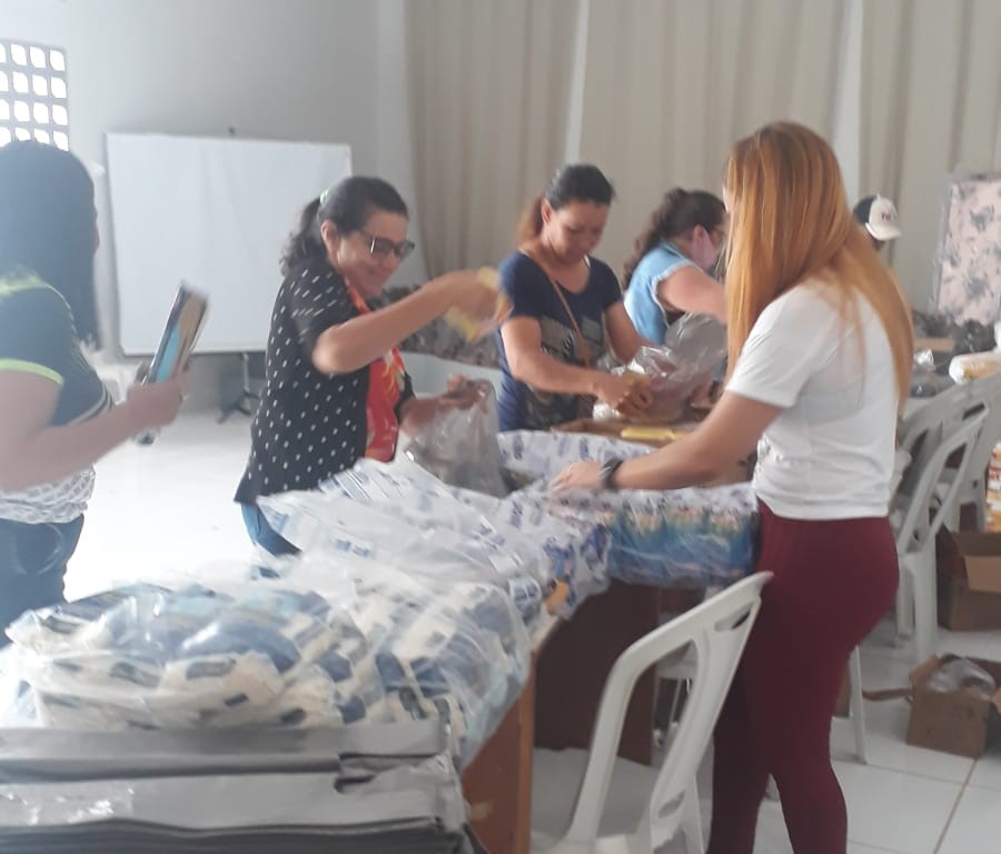 Entrega de kits da merenda escolar para alunos da EJA Rede Municipal é feita em Bernardino Batista