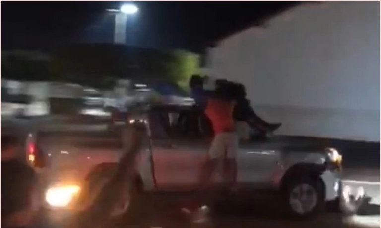 Carro que atropelou os adolescentes (Foto: Divulgação)