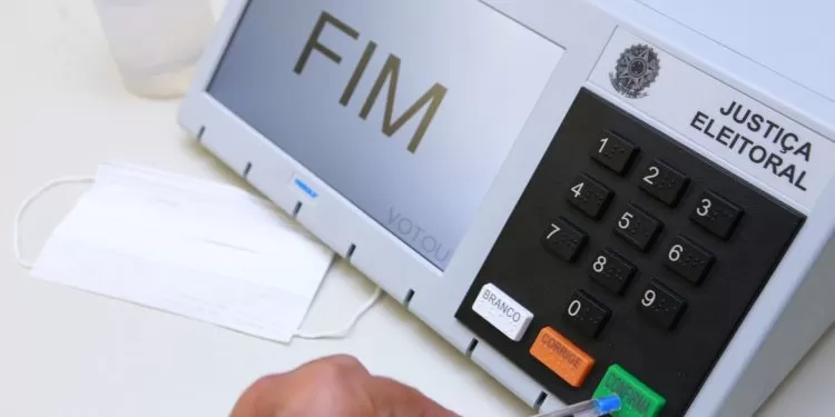 Mais de 150 militares foram eleitos para cargos de prefeito e vereador